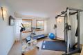 Fitnessraum mit Multi-Functional-Trainer